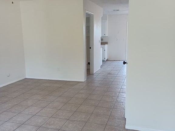 4th image of 2822 W James Ave