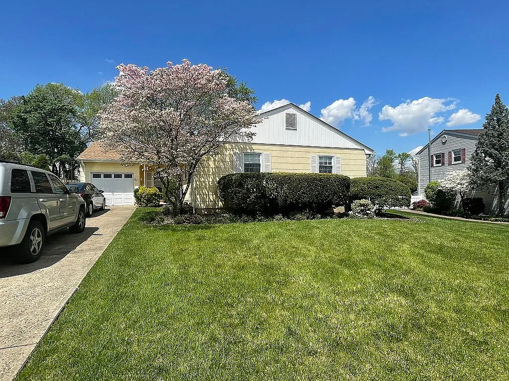 11 Wick Dr photo 1