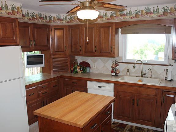 3rd image of 3636 Lorne Dr