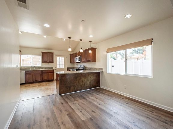 4th image of 523 Claydelle Ave