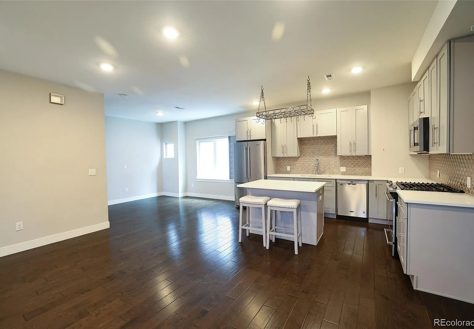 2 bed, 2.5 bath, 1291 sqft, $2,850 — Photo 3