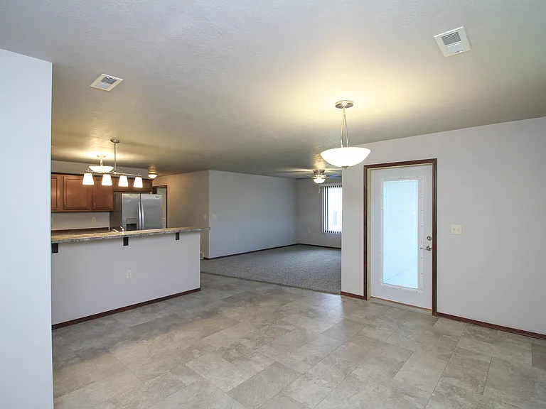 281 Vernon Dr #4 — Photo 2