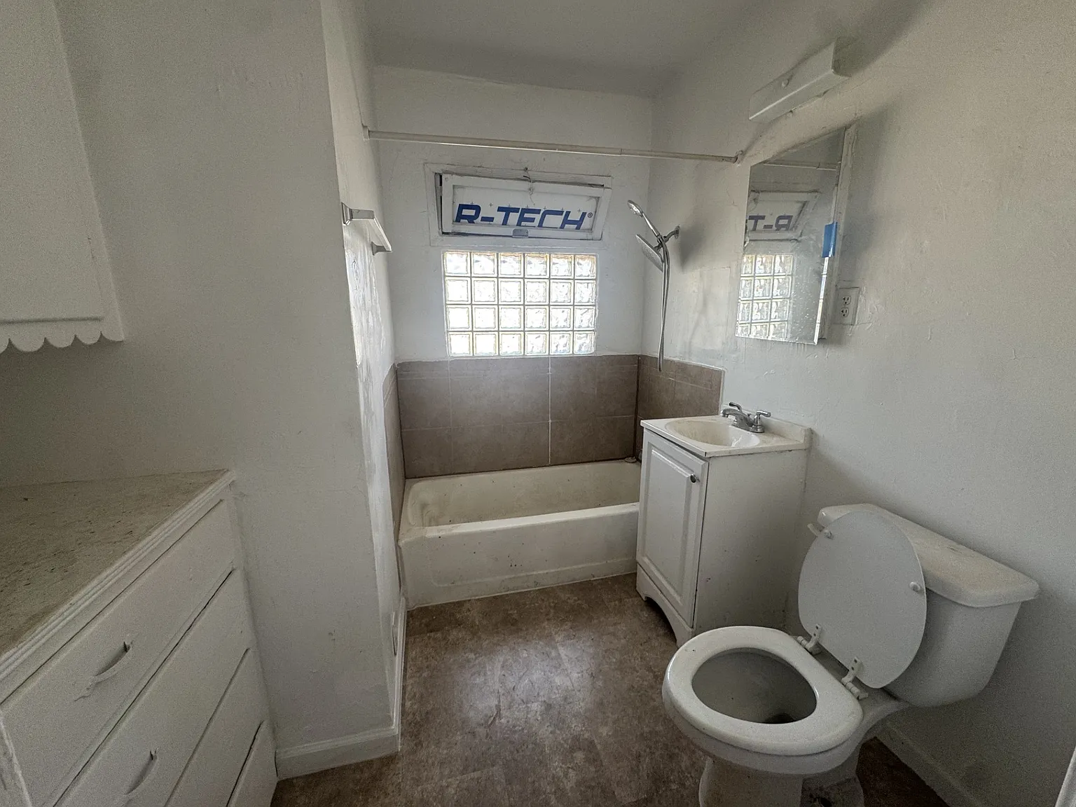1 bed, 750 sqft, $1,100 — Photo 3