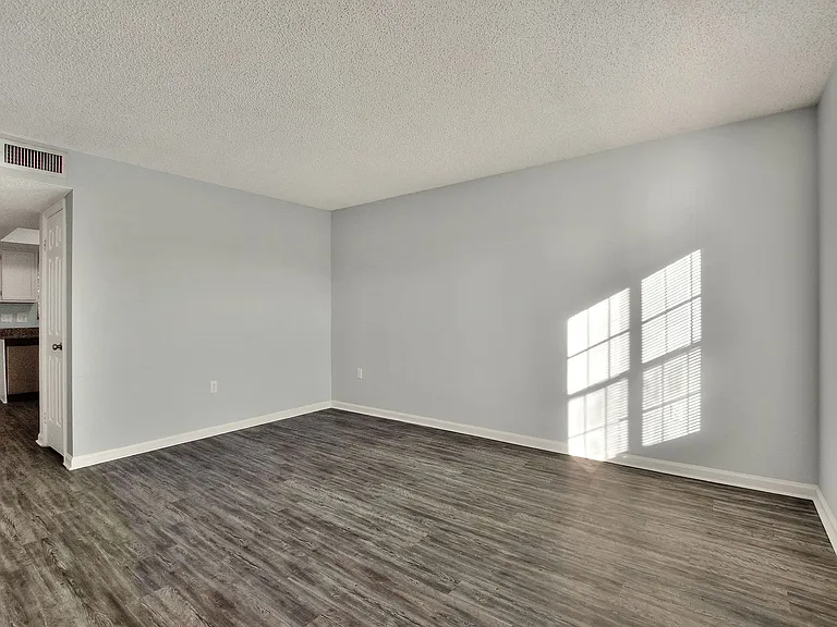 1860 Avenue Q SW — Photo 7