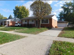6818 Bison St, Westland, MI 48185