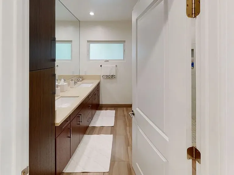 10331 La Grange Ave — Photo 10