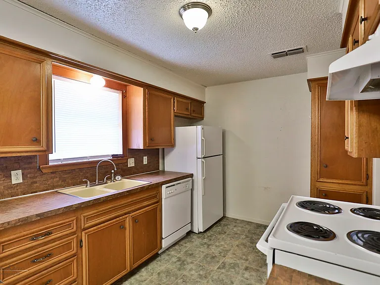 1117 Ruswood Dr — Photo 20
