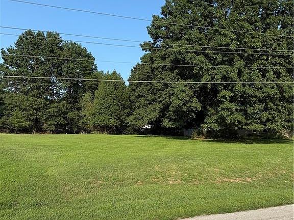 3rd image of 5415 NW Roanridge Rd
