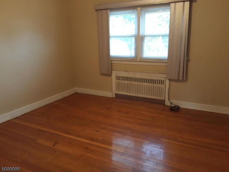 2nd image of 609 Leo St