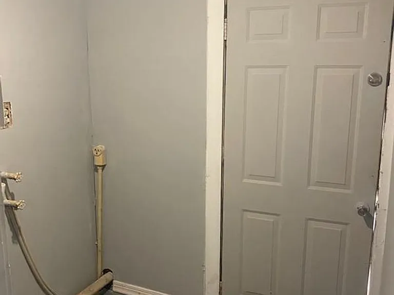221 E Bell St — Photo 13