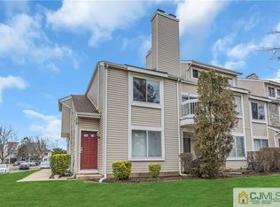 80 Farnham Sq #280, Parlin, NJ 08859