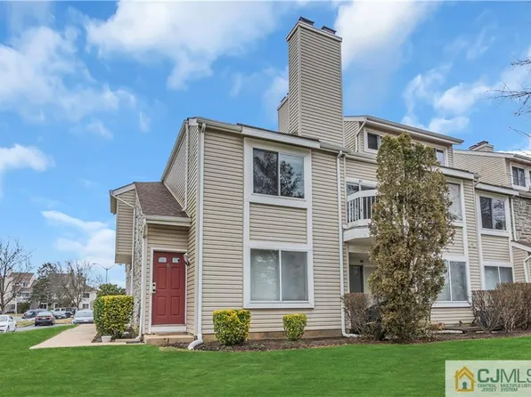 80 Farnham Sq #280, Parlin, NJ 08859