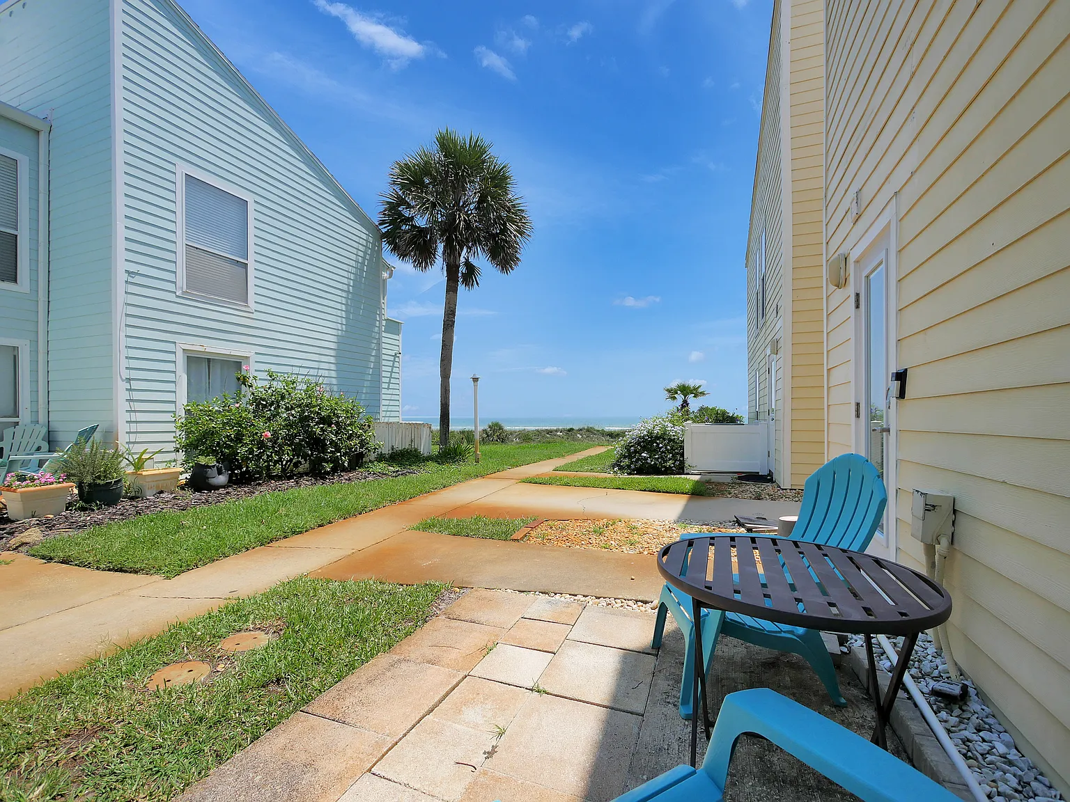 3 bed, 2.5 bath, 1700 sqft, $4,800 — Photo 1