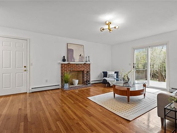 4th image of 16 College Ln