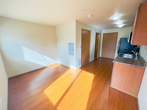 5th image of 11060 16th Ave SW #104