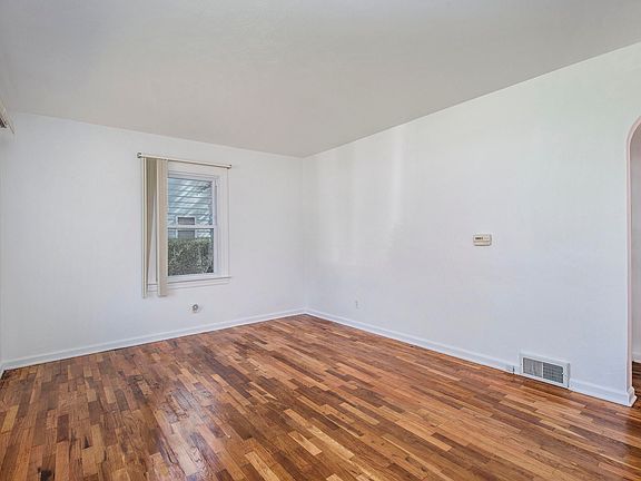 4th image of 42 22nd St N