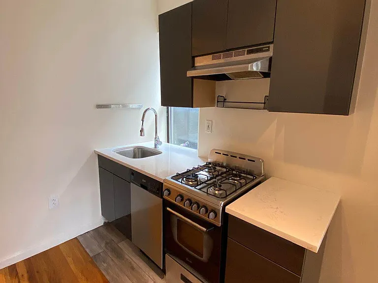 540 E 5th St #20 — Photo 4