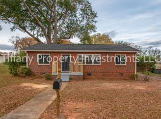 305 20th Ave NE, Hickory, NC 28601