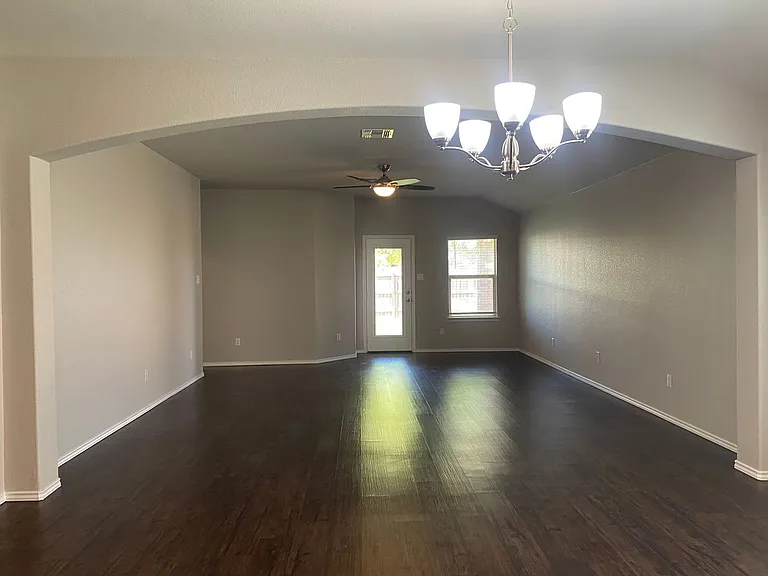 240 Bethann Dr — Photo 2