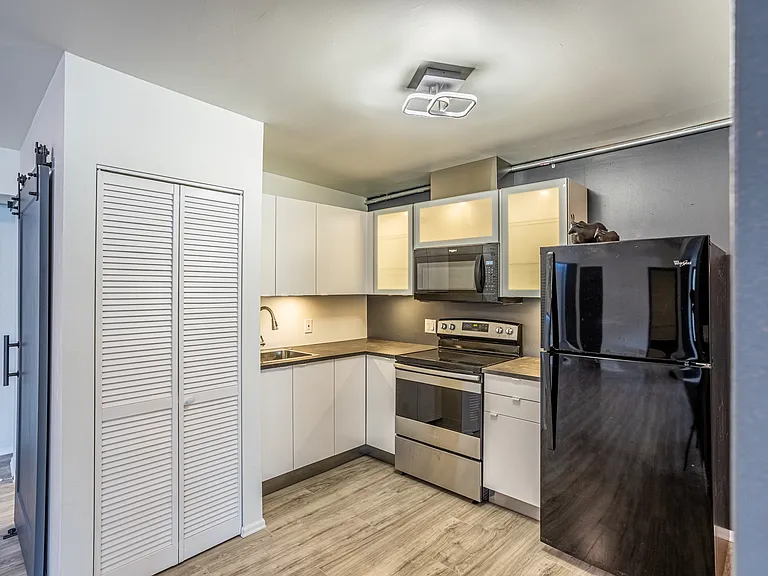 227 N Broadway #204 — Photo 5