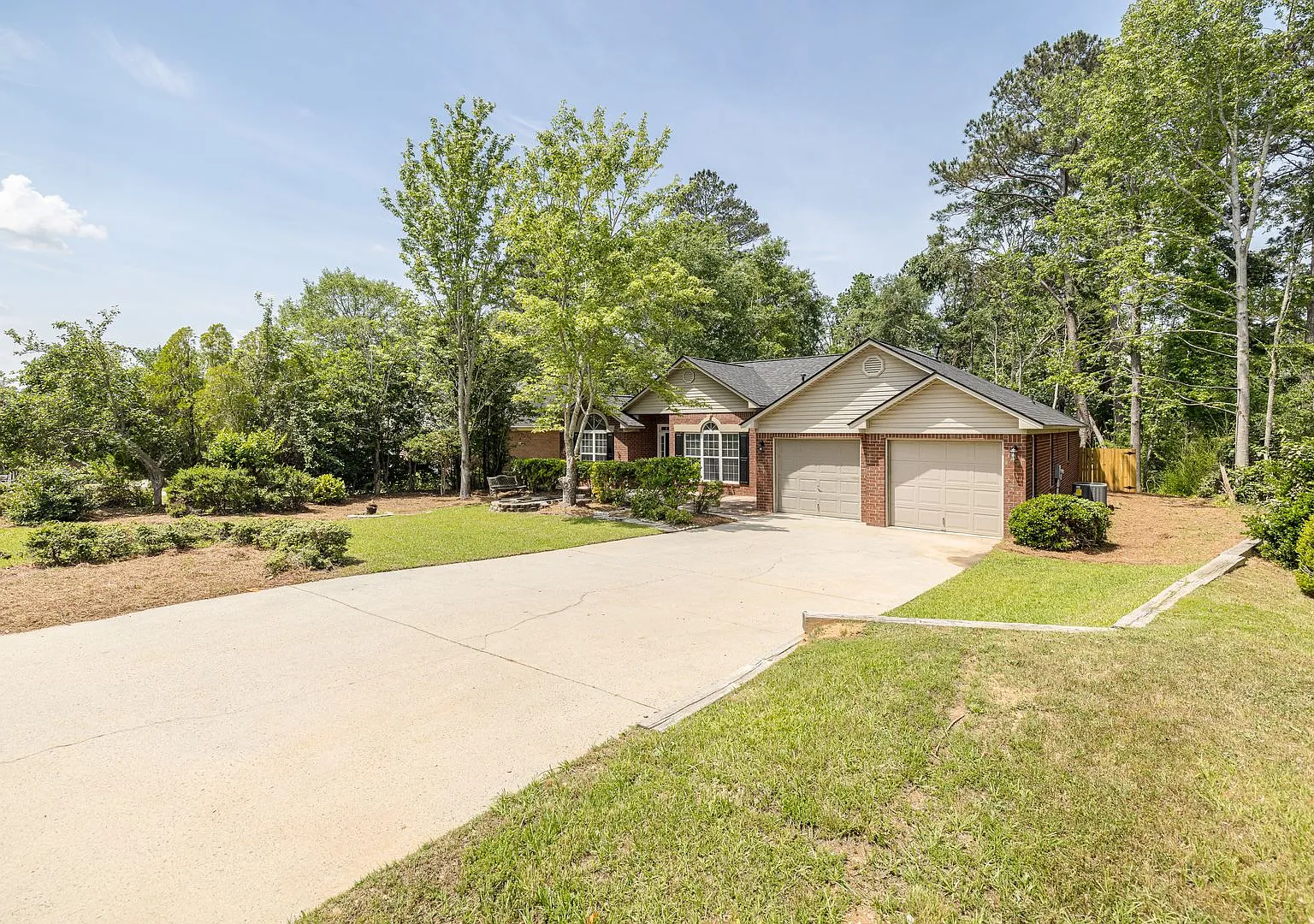 245 Farmington Dr — Photo 3