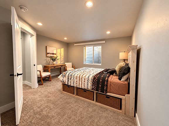 5th image of 209 Holly Dr