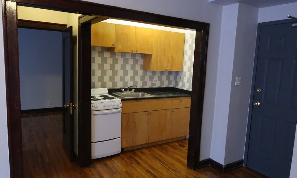 1st image of 846 W Montrose