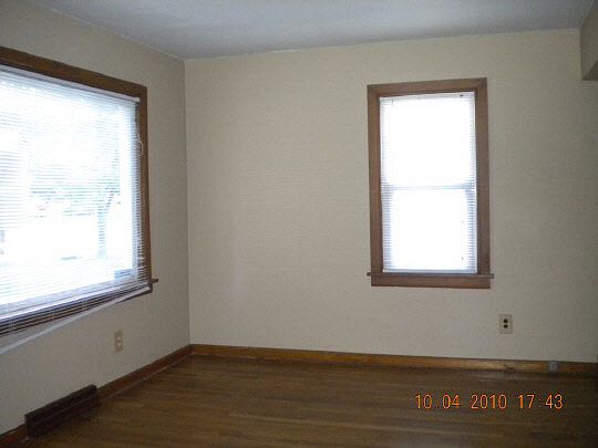 4th image of 306 E Wilson Ave