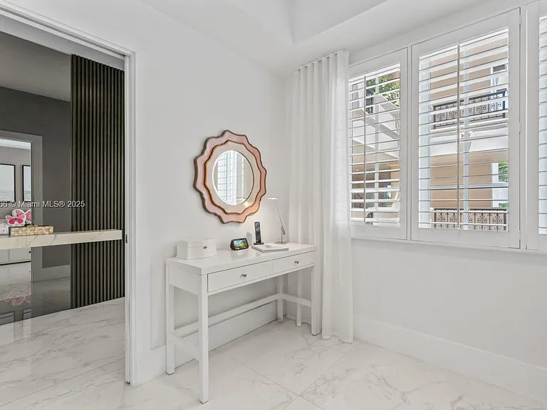 19143 Fisher Island Dr #19143 — Photo 40