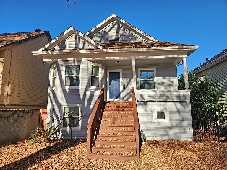 811 V St — Photo 1