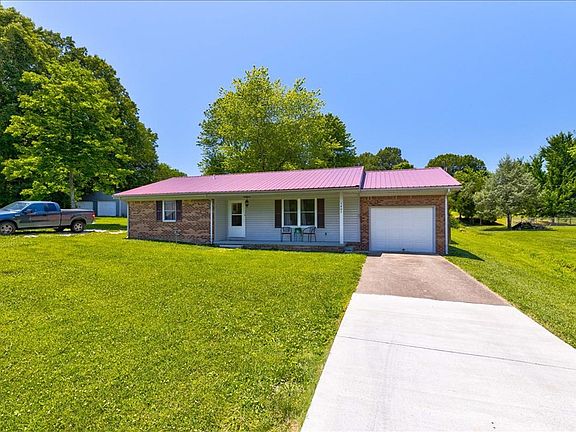 3rd image of 1415 Cherry Ln