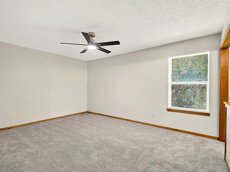 739 SE Country Ln — Photo 13