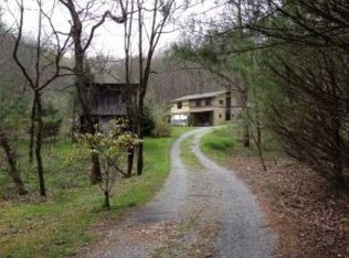 168 Carver Rd, Hampton, TN 37658