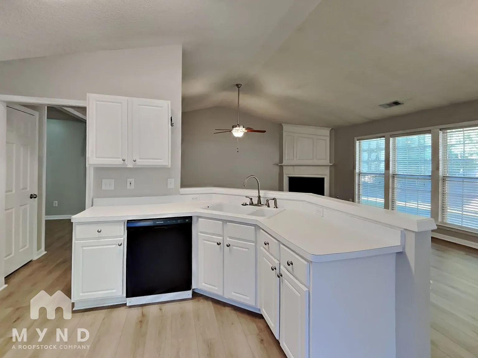 3 bed, 2.0 bath, 1508 sqft, $2,175 — Photo 4