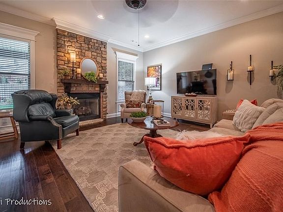 4th image of 3905 NE Cadbury Ave