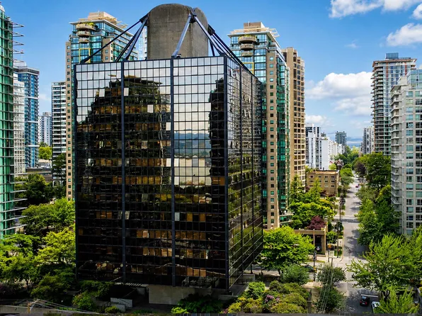 1333 Georgia St W #915, Vancouver, BC V6E 4V3