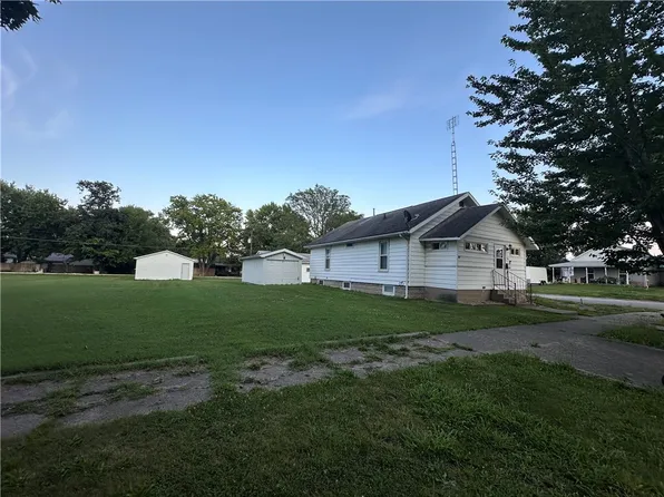 516 Clark St, Pana, IL 62557