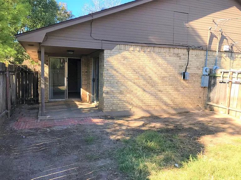 700 Vassar Ct — Photo 5