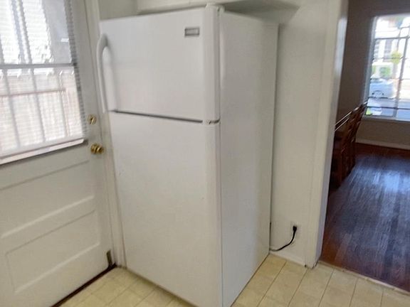 467 Kelton Avenue, Westwood, CA 90024 - Kitchen