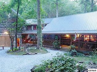 2440 Paradise Falls Way, Sevierville, TN 37862