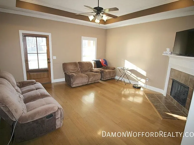 614 Oak Park Cir — Photo 6