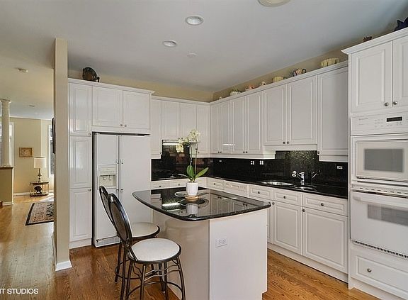 5th image of 1436 S Prairie Ave Unit A