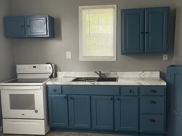2313 Avenue I #A — Photo 2