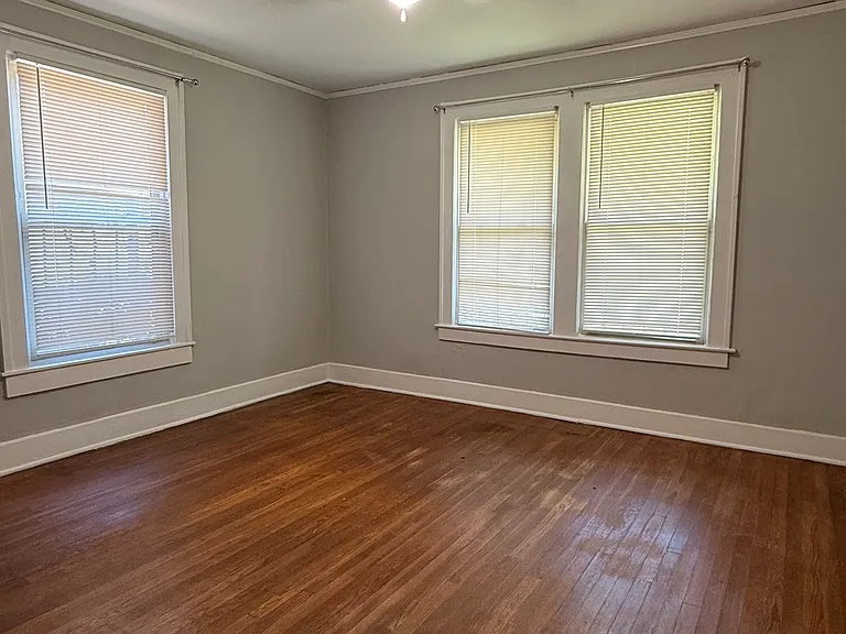 2378 Boyle Ave — Photo 9