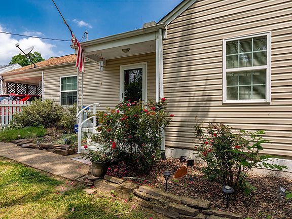 2nd image of 37 Eaton Cir