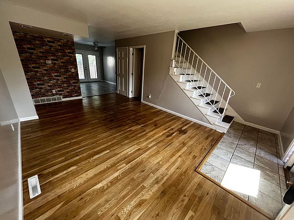 4th image of 668 S Hague Ave