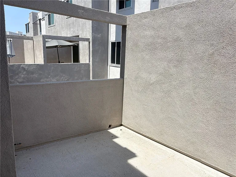 501 Herondo St — Photo 5