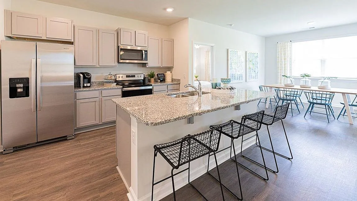 3 bed, 2.0 bath, 1679 sqft, $2,300 — Photo 3