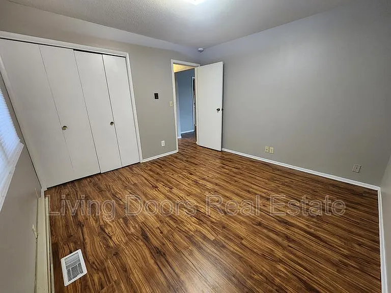 1301 Hill St — Photo 12