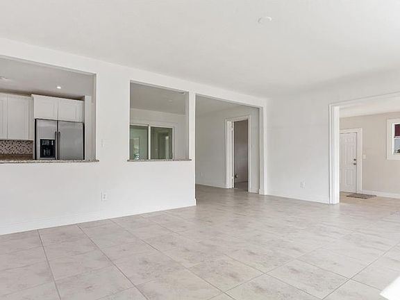 3rd image of 414 Tangelo Dr